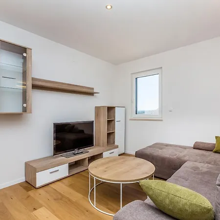 Joy アパート クルク